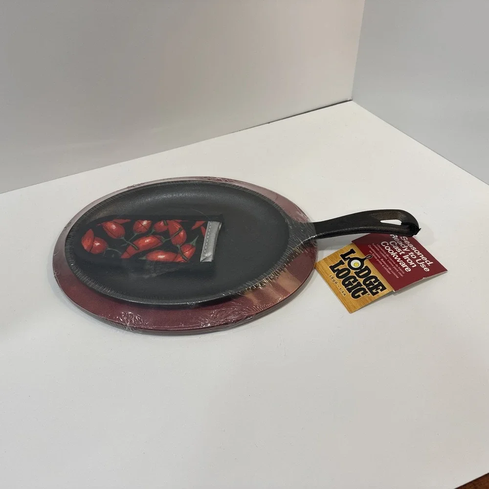 Lodge Cast Iron Fajita Set – Oval Skillet with Wooden Server – New